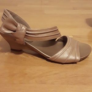 Andrew Geller Gold Bow heel wedge shoes